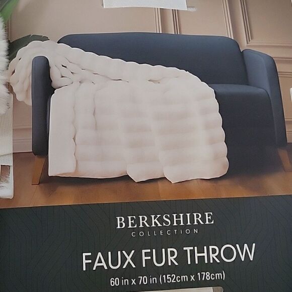 Berkshire collection Faux Fur Throw 60×70 - Picture 1 of 3